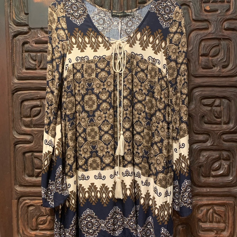 Dress with tassel tie